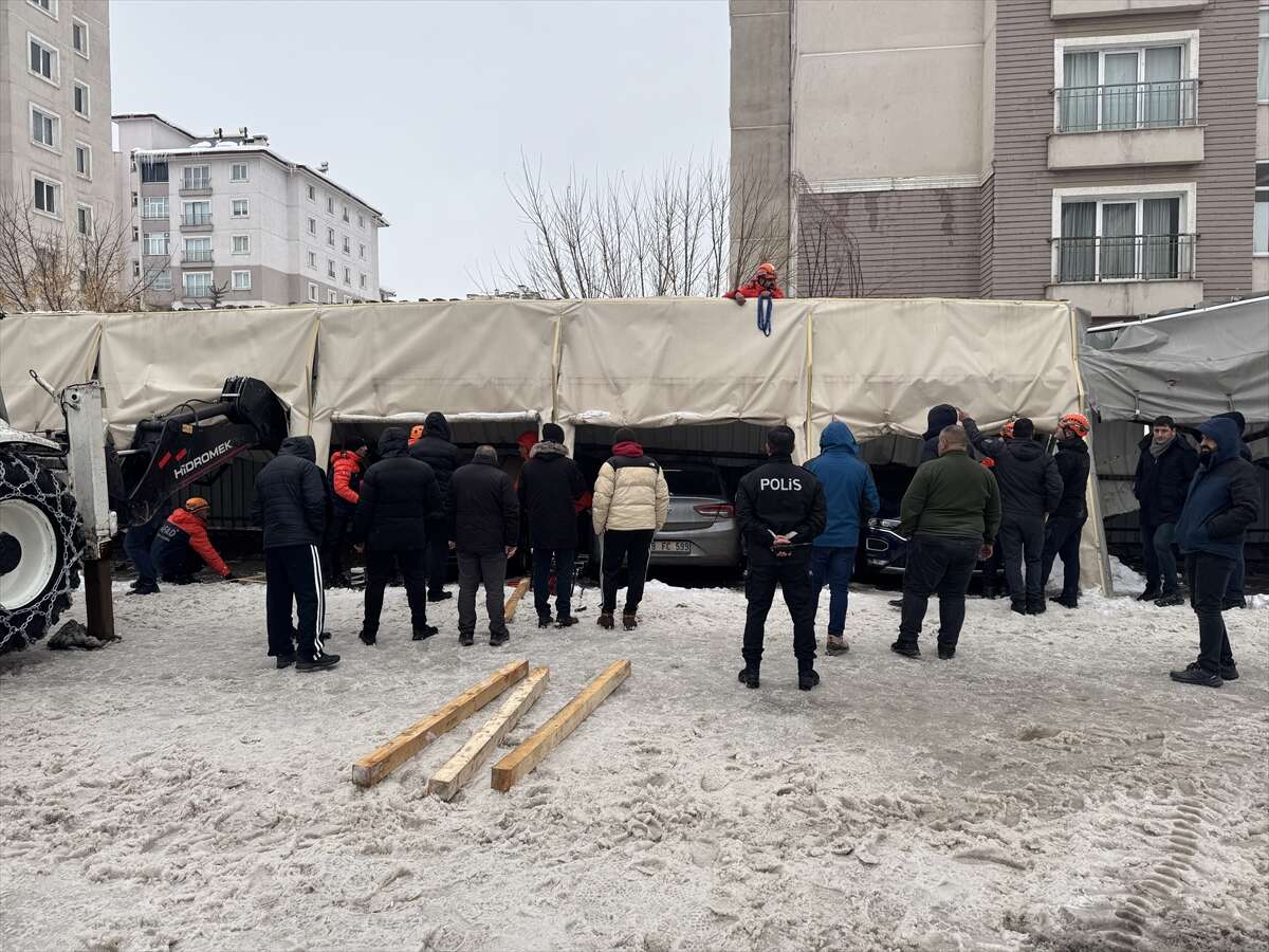 Hakim ve savcıların araçlarının bulunduğu garaj çöktü 1